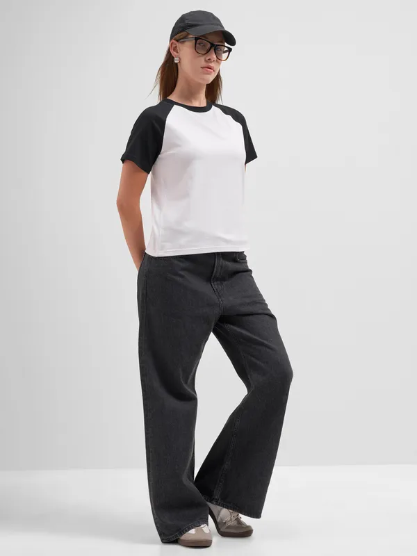 Tokyo Talkies Women White Solid Round Neck T-Shirt