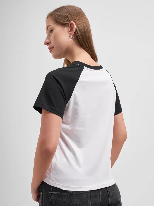 Tokyo Talkies Women White Solid Round Neck T-Shirt