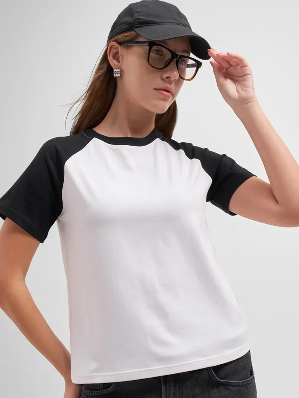 Tokyo Talkies Women White Solid Round Neck T-Shirt