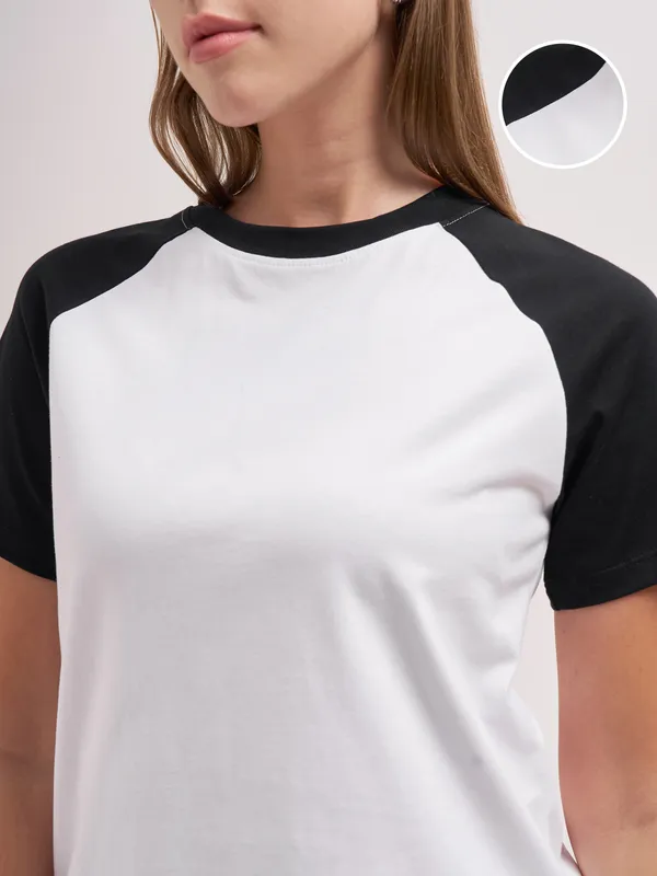 Tokyo Talkies Women White Solid Round Neck T-Shirt