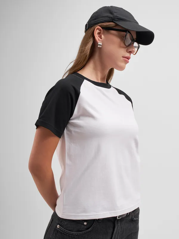 Tokyo Talkies Women White Solid Round Neck T-Shirt