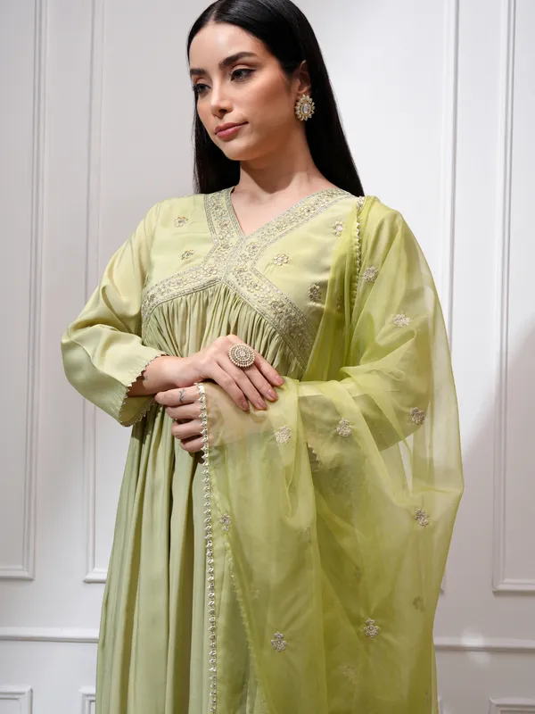 Vishudh Women Green Kurta With Palazzos And Dupatta