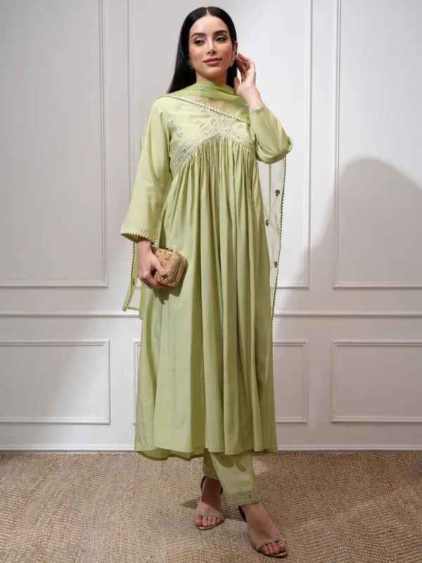 Vishudh Women Green Kurta With Palazzos And Dupatta