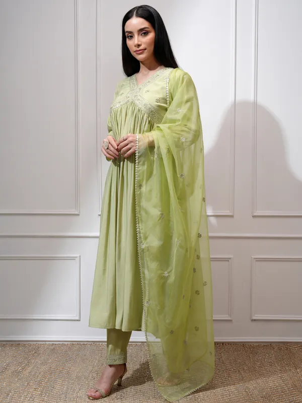 Vishudh Women Green Kurta With Palazzos And Dupatta