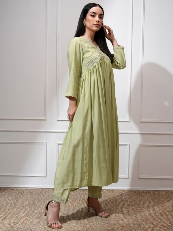 Vishudh Women Green Kurta With Palazzos And Dupatta