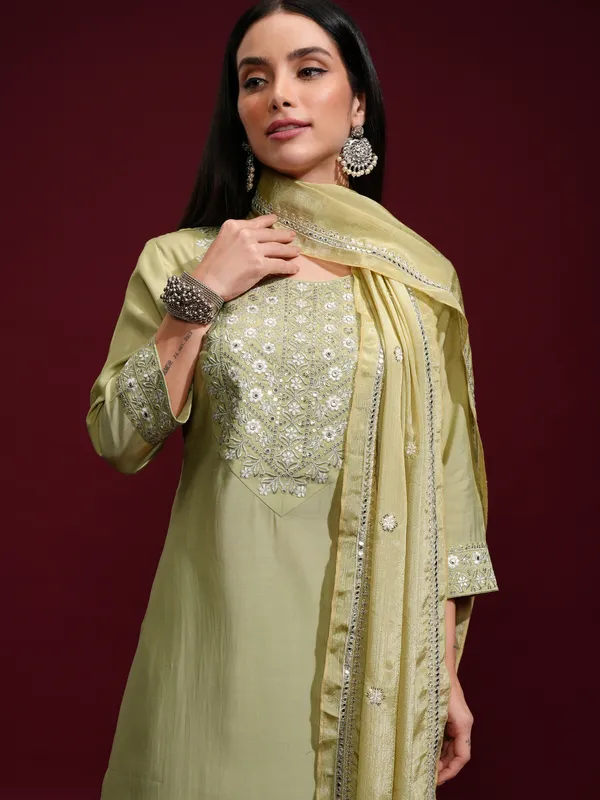 Vishudh Women Green Kurta With Palazzos And Dupatta