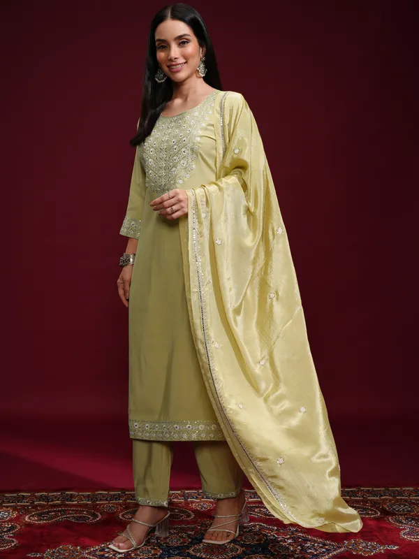 Vishudh Women Green Kurta With Palazzos And Dupatta