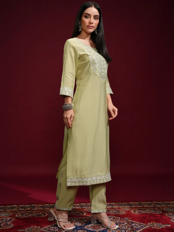 Vishudh Women Green Kurta With Palazzos And Dupatta
