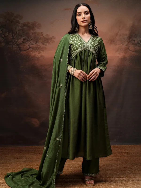 Vishudh Women Green Embroidered Kurta With Palazzo And Dupatta