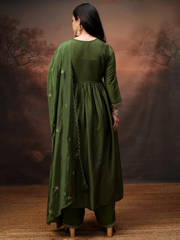 Vishudh Women Green Embroidered Kurta With Palazzo And Dupatta