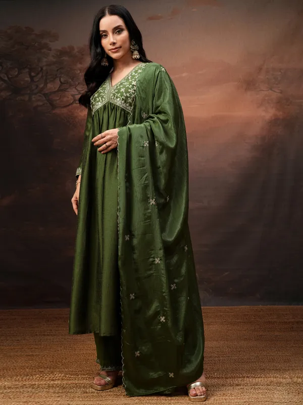 Vishudh Women Green Embroidered Kurta With Palazzo And Dupatta