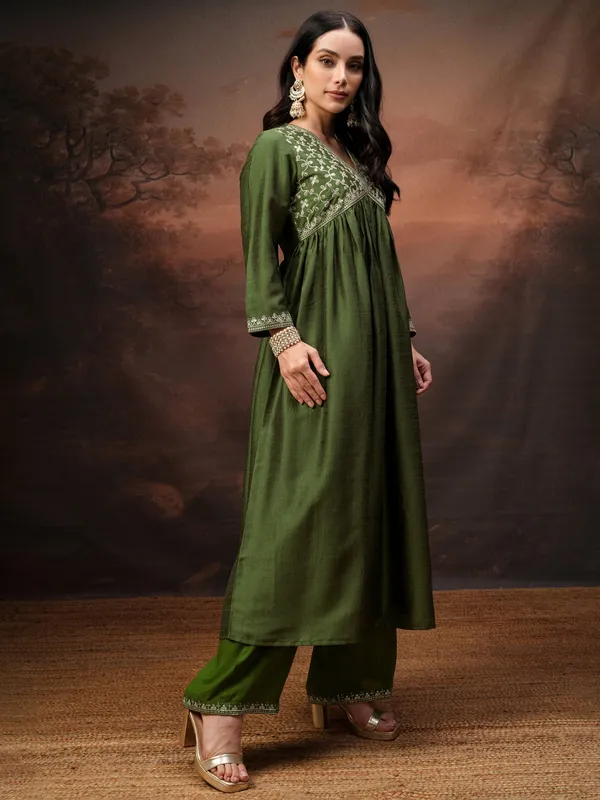 Vishudh Women Green Embroidered Kurta With Palazzo And Dupatta