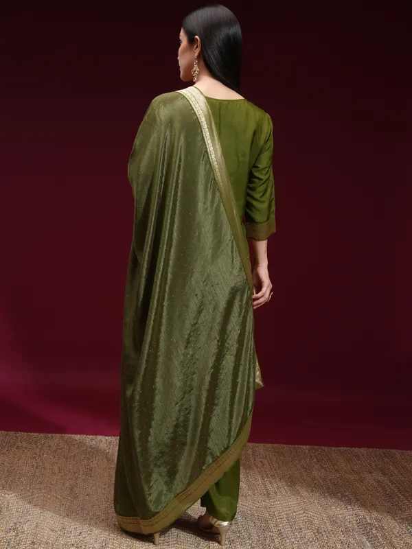 Vishudh Women Green Printed Kurta With Palazzo And Dupatta