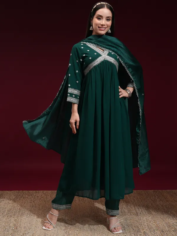 Vishudh Women Green Embroidered Kurta With Trouser And Dupatta