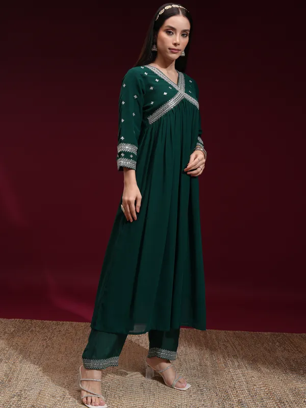 Vishudh Women Green Embroidered Kurta With Trouser And Dupatta