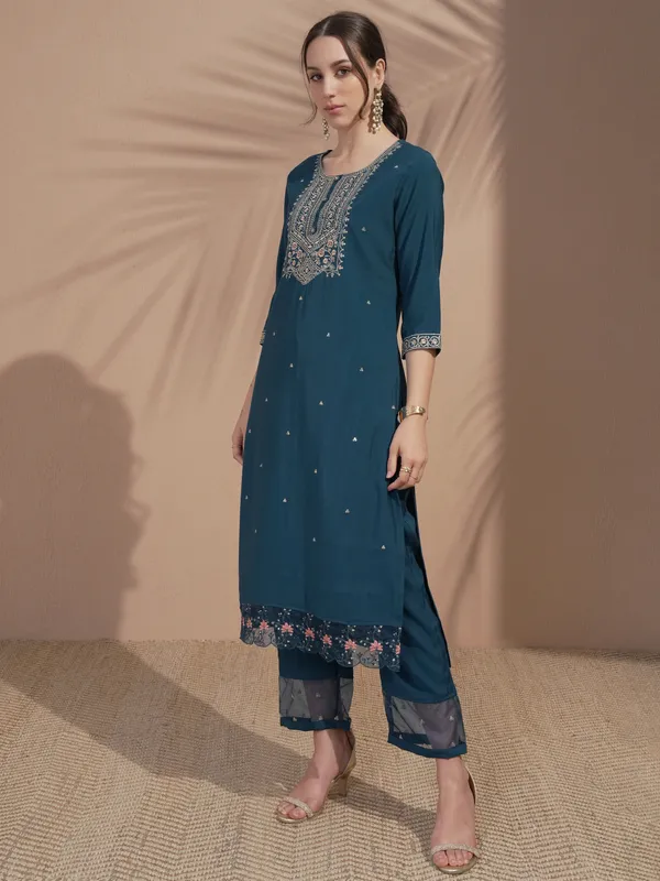 Women Kurta With Trouser And Dupatta
