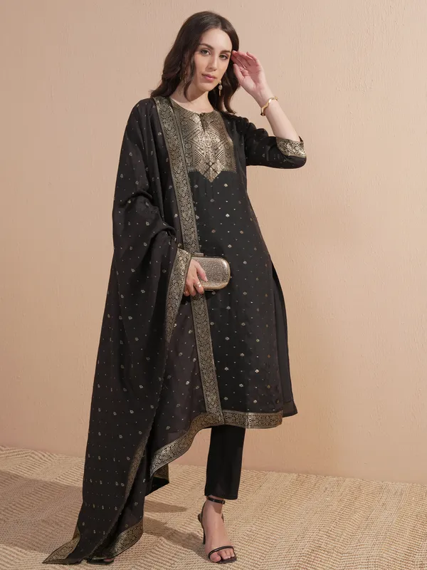 Vishudh Women Black Printed Kurta With Trouser And Dupatta