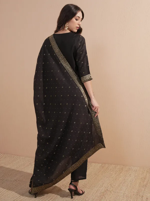 Vishudh Women Black Printed Kurta With Trouser And Dupatta
