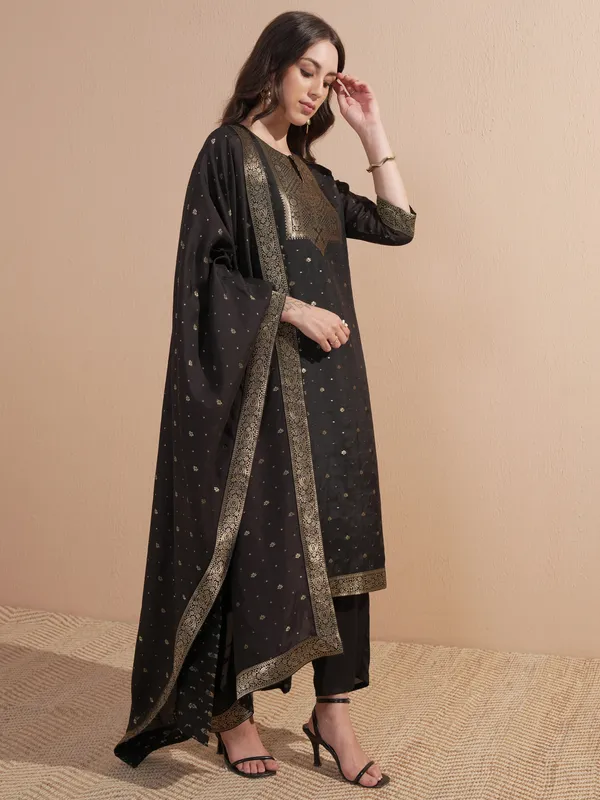 Vishudh Women Black Printed Kurta With Trouser And Dupatta