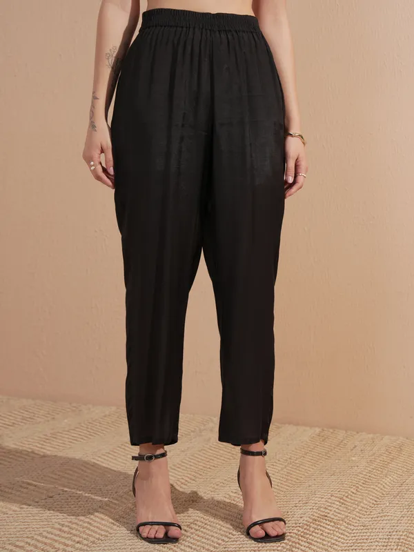 Vishudh Women Black Printed Kurta With Trouser And Dupatta