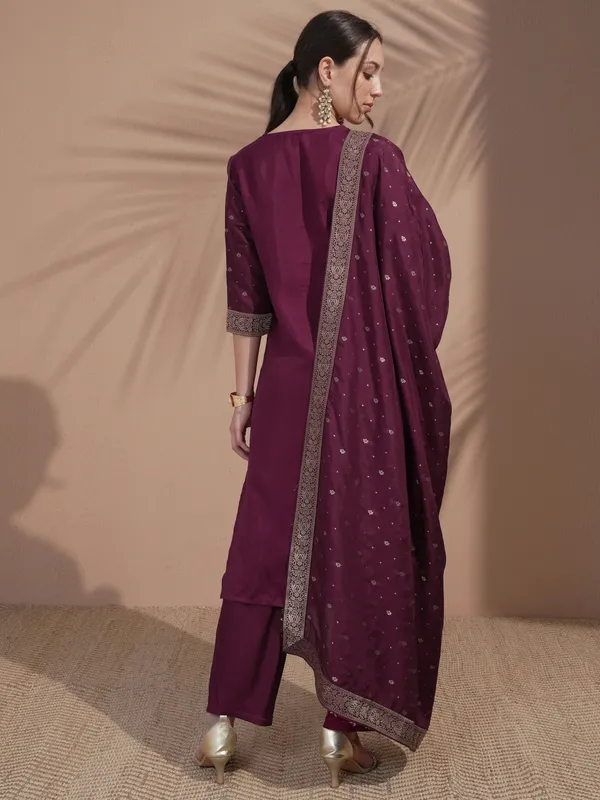 Vishudh Women Burgundy Printed Kurta With Trouser And Dupatta