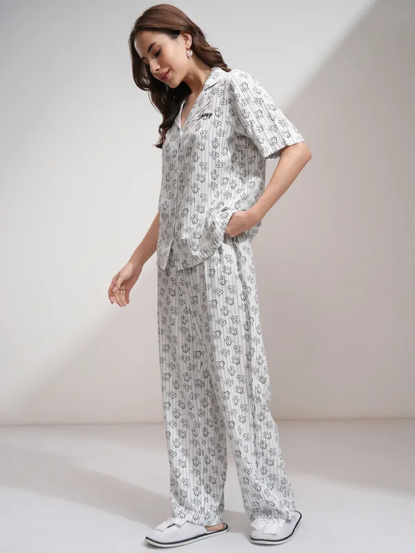 Disney By Tokyo Talkies Women White Mickey Mouse Shirt With Palazzos