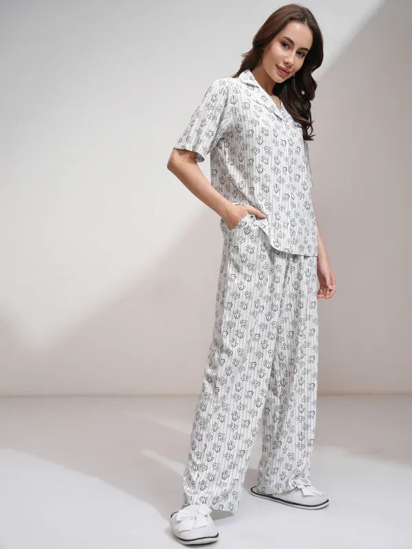 Disney By Tokyo Talkies Women White Mickey Mouse Shirt With Palazzos