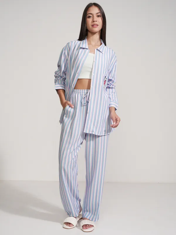 Disney By Tokyo Talkies Women Blue Mickey Mouse Shirt With Trouser