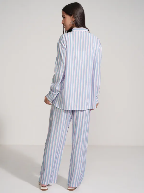 Disney By Tokyo Talkies Women Blue Mickey Mouse Shirt With Trouser