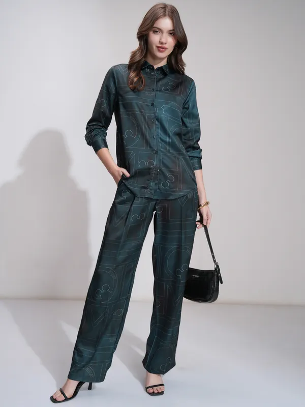 Disney By Tokyo Talkies Women Blue Mickey Mouse Shirt With Trouser