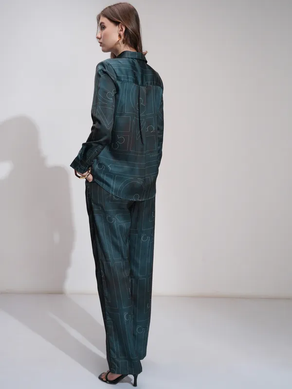 Disney By Tokyo Talkies Women Blue Mickey Mouse Shirt With Trouser