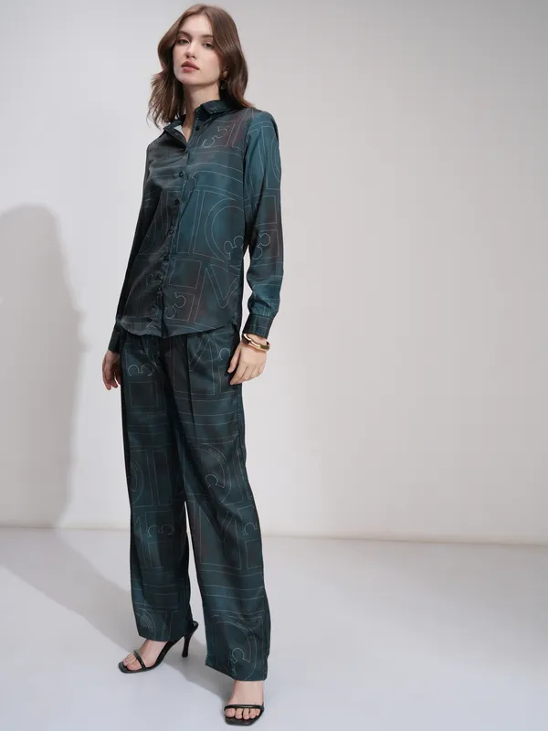 Disney By Tokyo Talkies Women Blue Mickey Mouse Shirt With Trouser