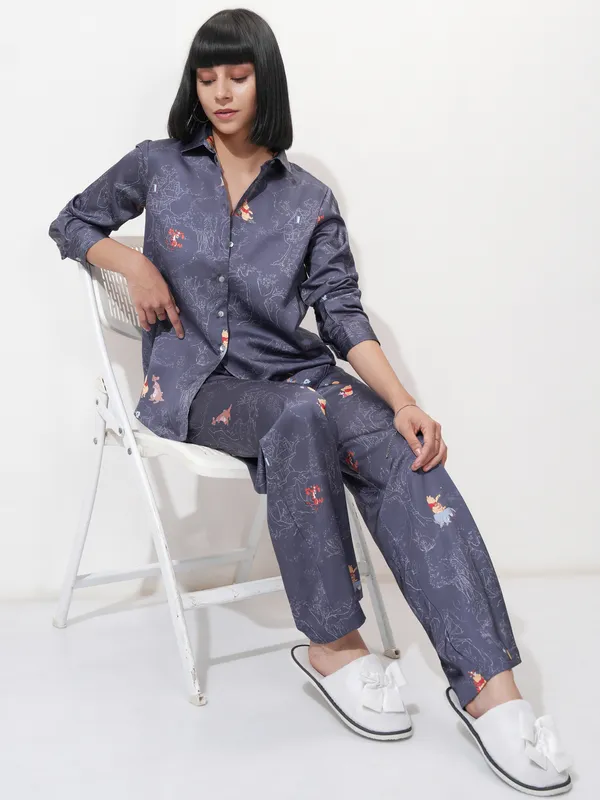 Disney By Tokyo Talkies Women Navy Blue Winnie The Pooh Shirt With Trousers Co-Ords