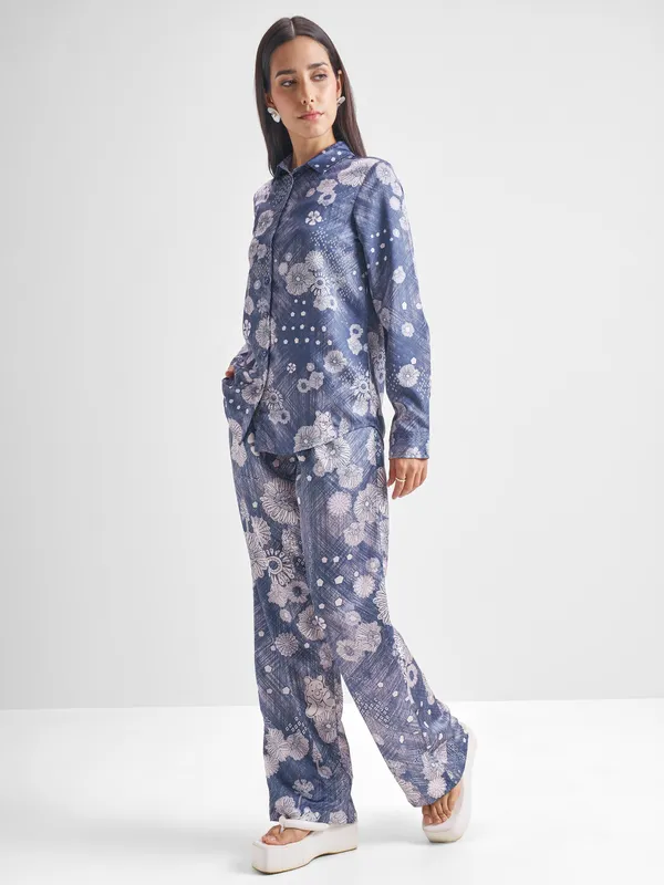 Disney By Tokyo Talkies Women Navy Blue Winnie The Pooh Shirt With Trouser Co-Ords