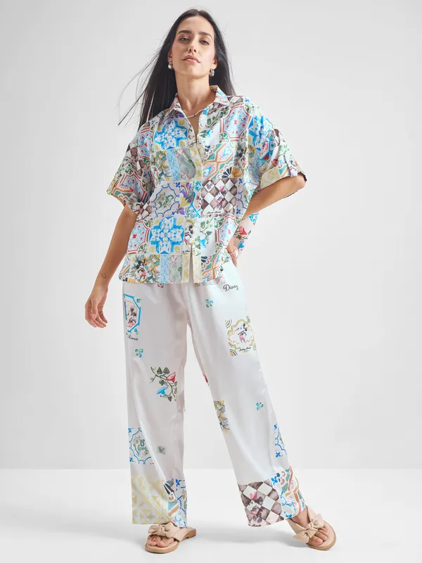 Disney By Tokyo Talkies Women Off White Mickey Mouse Shirt With Trouser Co-Ords