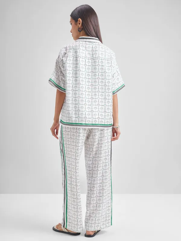 Disney By Tokyo Talkies Women White Mickey Mouse Shirt With Trouser Co-Ords