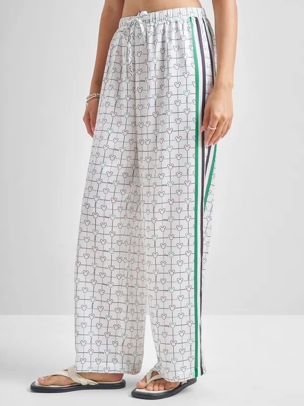 Disney By Tokyo Talkies Women White Mickey Mouse Shirt With Trouser Co-Ords