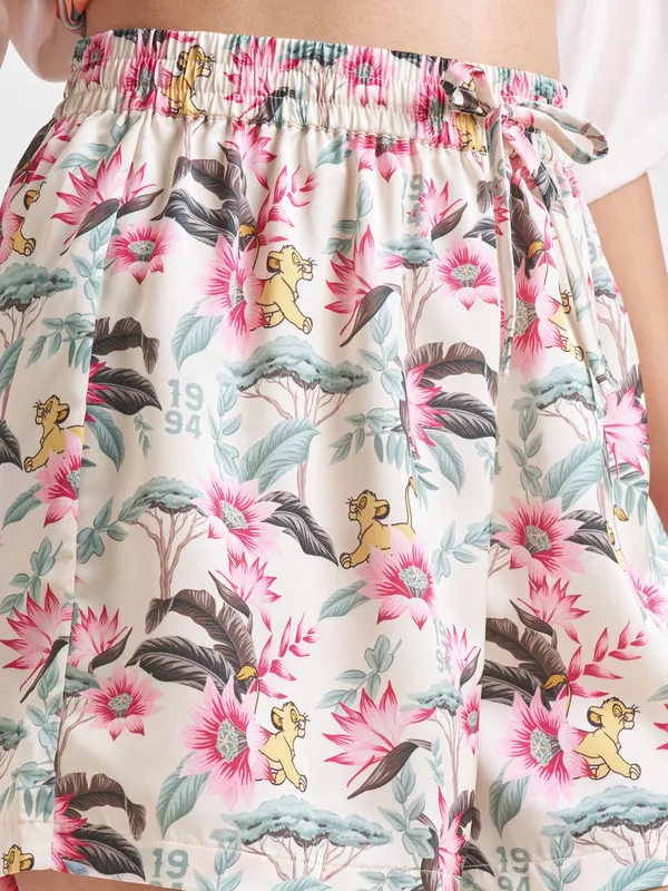 Disney By Tokyo Talkies Women Off White Lion King Shirt With Shorts Co-Ords