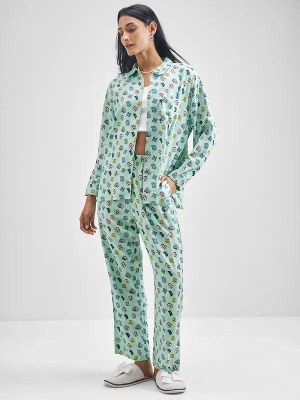 Disney By Tokyo Talkies Women Green Donald Duck Shirt With Trouser Co-Ords