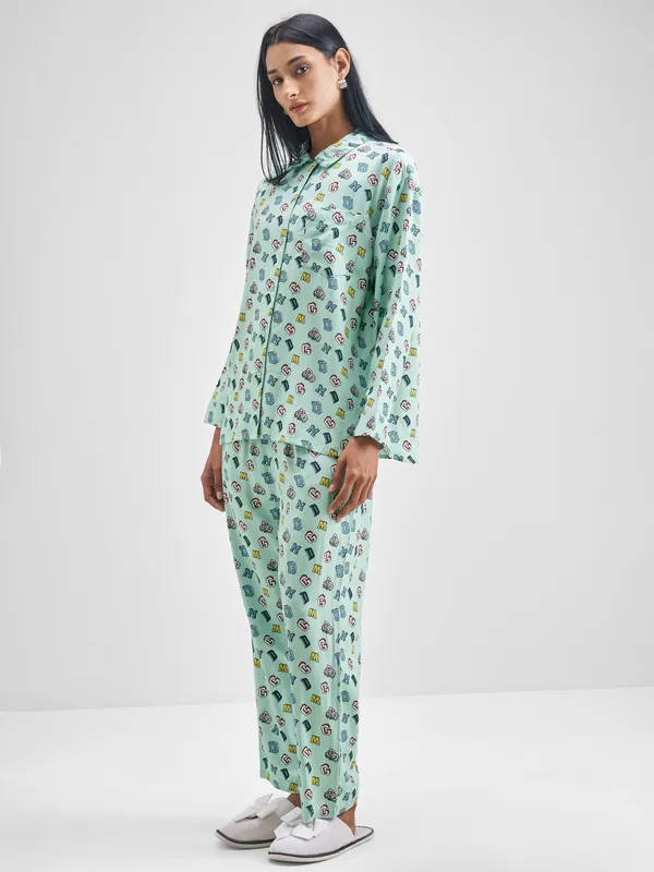 Disney By Tokyo Talkies Women Green Donald Duck Shirt With Trouser Co-Ords