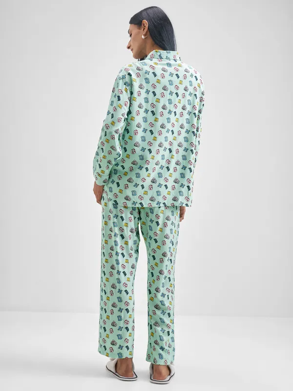 Disney By Tokyo Talkies Women Green Donald Duck Shirt With Trouser Co-Ords