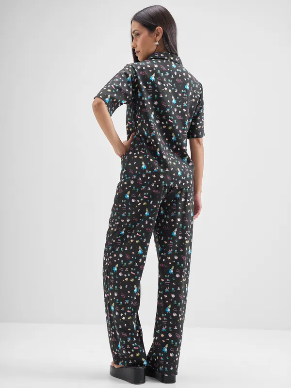 Disney By Tokyo Talkies Women Black Alice Shirt With Trouser Co-Ords