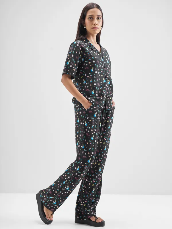 Disney By Tokyo Talkies Women Black Alice Shirt With Trouser Co-Ords