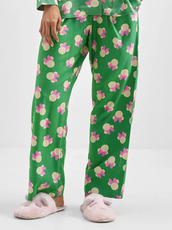 Disney By Tokyo Talkies Women Green Minnie Mouse Printed Regular Fit Regular Trouser