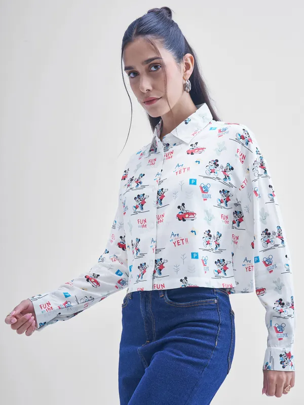 Disney By Tokyo Talkies Women White Mickey And Minnie Mouse Printed casual shirts