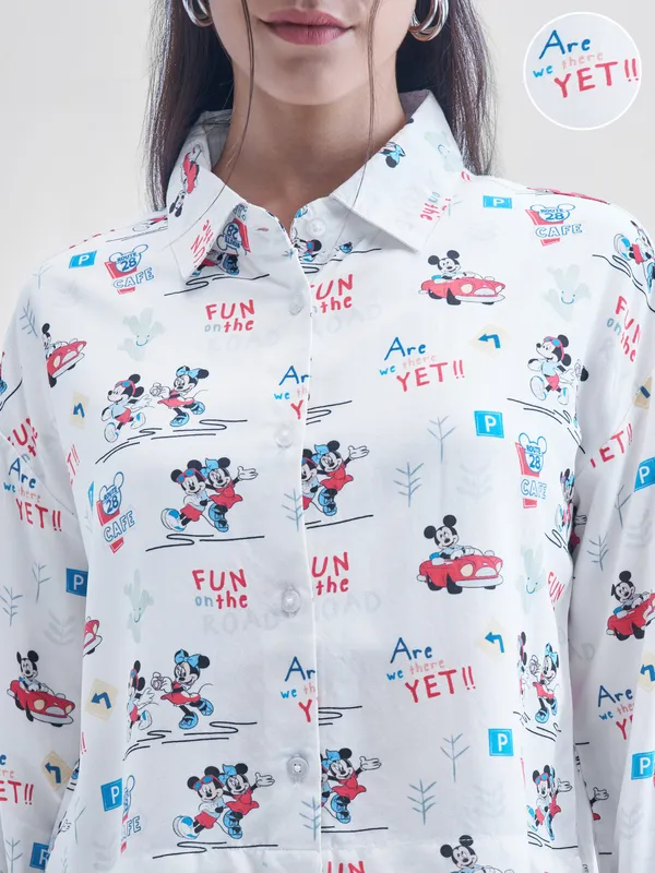 Disney By Tokyo Talkies Women White Mickey And Minnie Mouse Printed casual shirts