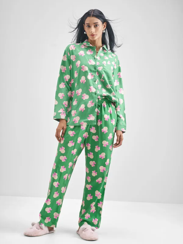 Disney By Tokyo Talkies Women Green Minnie Mouse Printed Casual Shirt