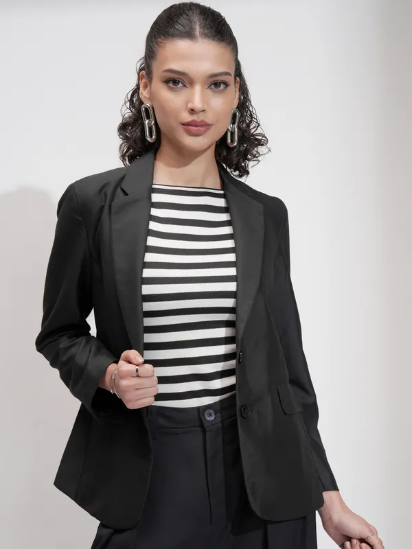 Solid Regular Fit Blazer