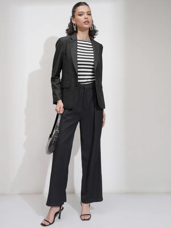 Solid Regular Fit Blazer