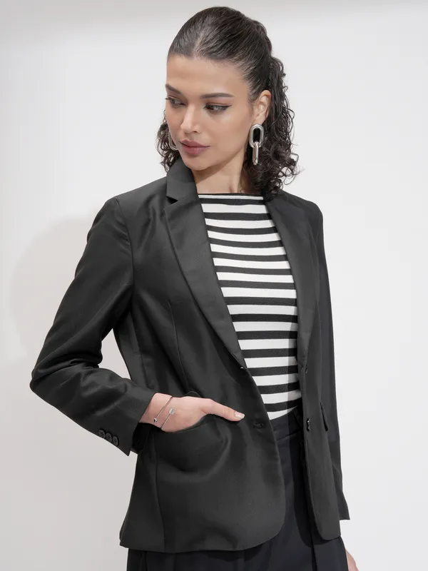 Solid Regular Fit Blazer